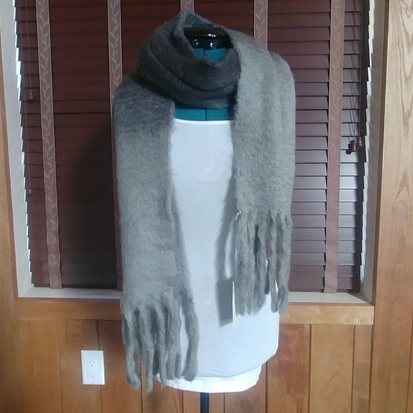Lucky Brand Accessories - Lucky Brand Super Soft Fuzzy Gray Tone Scarf NWT